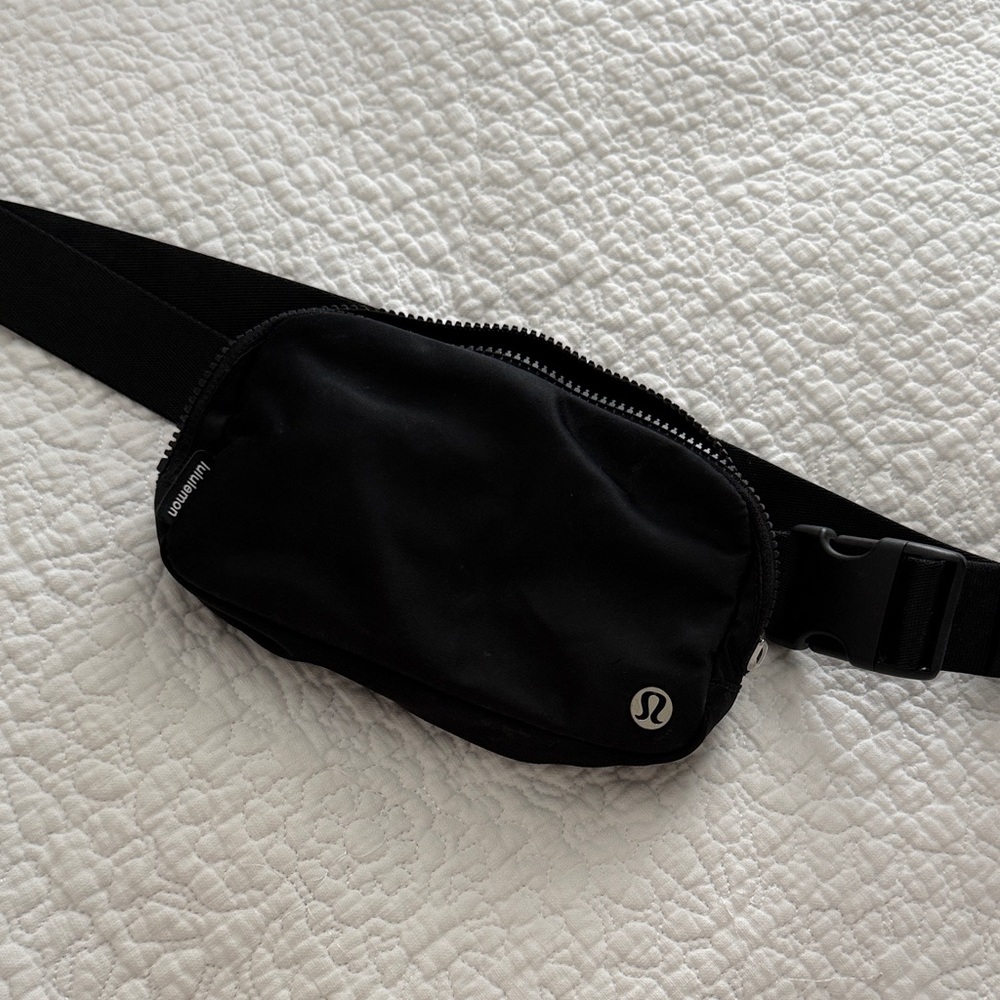 lululemon athletica Classic Black Belt Bag